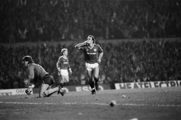 Framed Print : Manchester United 2-0 Arsenal, Old Division One, Old Trafford, January 24th 1987 Framed Print : Manchester United 2-0 Arsenal, Old Division One, Old Trafford, January 24th 1987