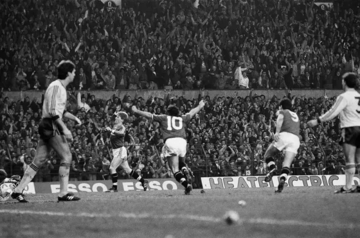 Framed Print : Manchester United 2-0 Arsenal, Old Division One, Old Trafford, January 24th 1987 Framed Print : Manchester United 2-0 Arsenal, Old Division One, Old Trafford, January 24th 1987