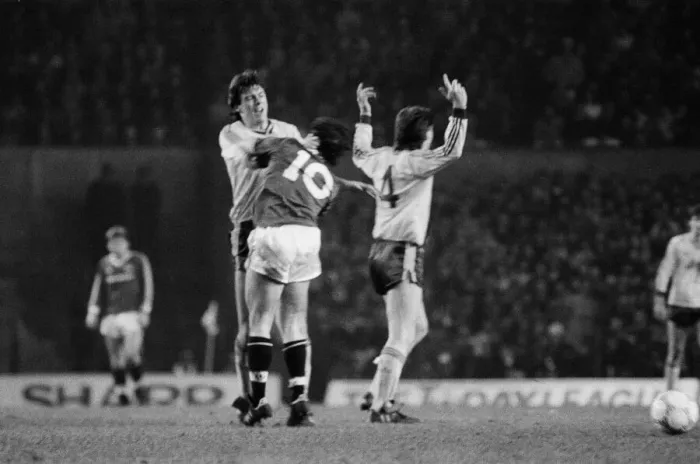 Framed Print : Manchester United 2-0 Arsenal, Old Division One, Old Trafford, January 24th 1987 Framed Print : Manchester United 2-0 Arsenal, Old Division One, Old Trafford, January 24th 1987