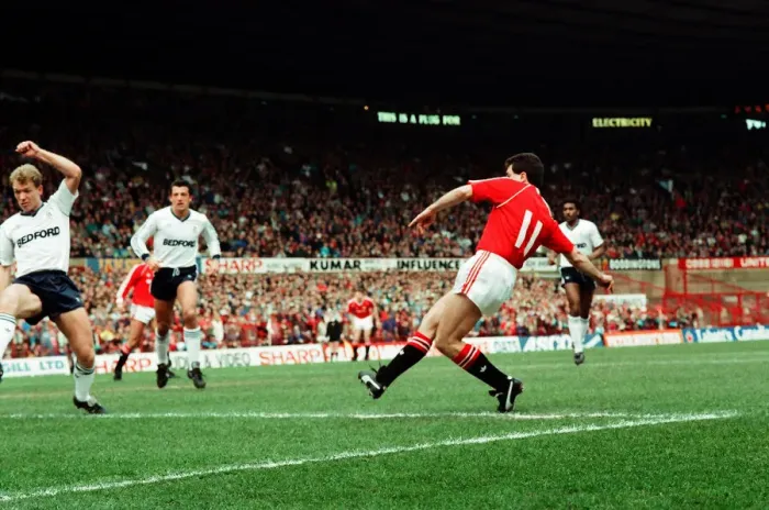 Framed Print : Manchester United 2 v. Luton Town 0. Division 1. Left winger Ralph Milne