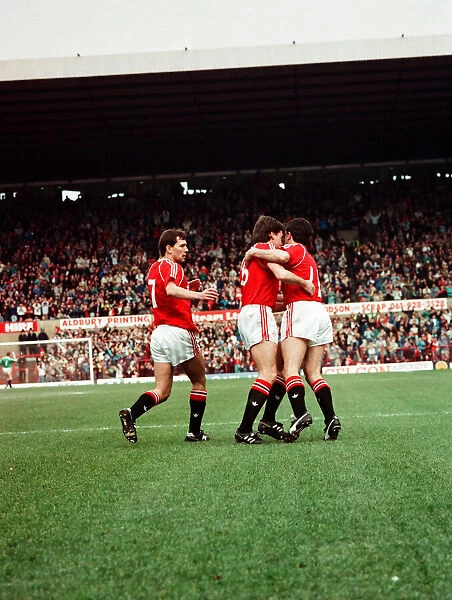 Manchester United 2 v. Luton Town 0. Division 1