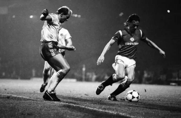 Framed Print : Manchester United 2 v. Norwich 0. December 1984 MF18-19-011 Framed Print : Manchester United 2 v. Norwich 0. December 1984 MF18-19-011