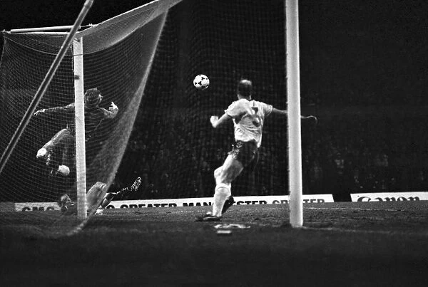 Manchester United 2 v. Norwich 0. December 1984 MF18-19-030