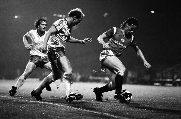 Manchester United 2 v. Norwich 0. December 1984 MF18-19-012