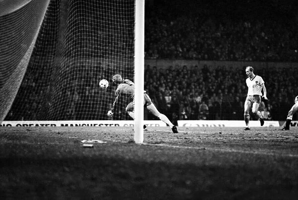 Manchester United 2 v. Norwich 0. December 1984 MF18-19-027