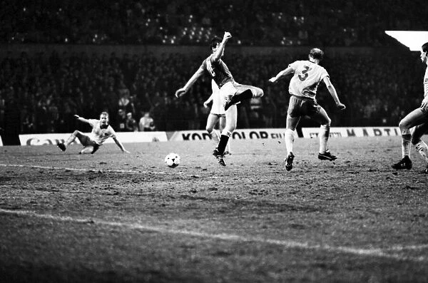 Manchester United 2 v. Norwich 0. December 1984 MF18-19-013