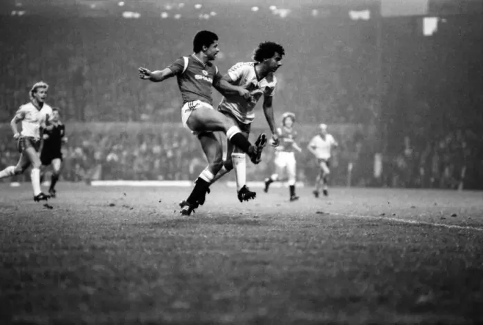 Framed Print : Manchester United 2 v. Norwich 0. December 1984 MF18-19-044