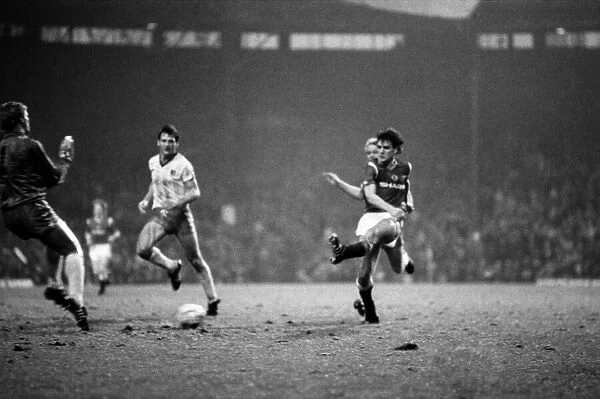 Manchester United 2 v. Norwich 0. December 1984 MF18-19-050