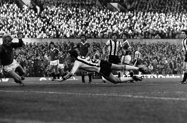 Manchester United 2 v. Notts. County 1. Division 1 Football. October 1981 MF04-12-073