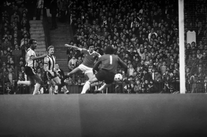 Framed Print : Manchester United 2 v. Notts. County 1. Division 1 Football. October 1981 MF04-12-008 Framed Print : Manchester United 2 v. Notts. County 1. Division 1 Football. October 1981 MF04-12-008