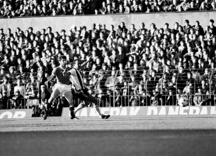 Framed Print : Manchester United 2 v. Notts. County 1. Division 1 Football. October 1981 MF04-12-030