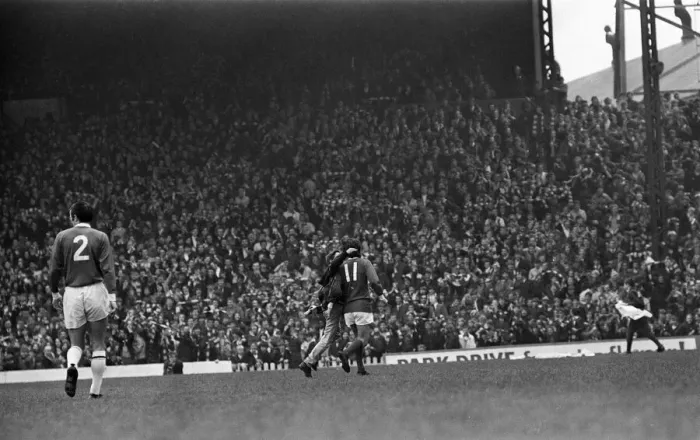 Framed Print : Manchester United 3-2 Leicester City, Division One match at Old Trafford Framed Print : Manchester United 3-2 Leicester City, Division One match at Old Trafford
