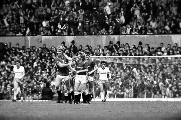 Manchester United 5 v. West Ham 1. October 1984 MF18-02-071