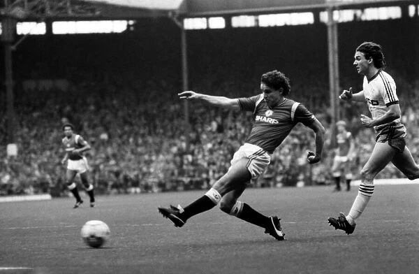 Manchester United 5 v. West Ham 1. October 1984 MF18-02-080