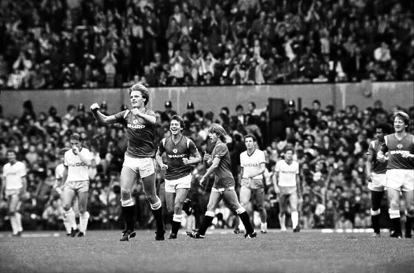 Manchester United 5 v. West Ham 1. October 1984 MF18-02-077