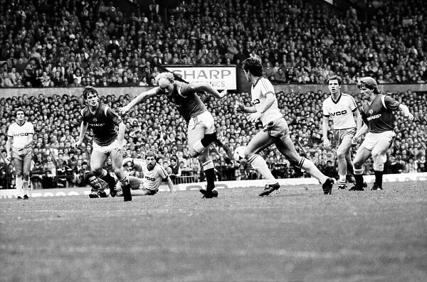 Manchester United 5 v. West Ham 1. October 1984 MF18-02-054