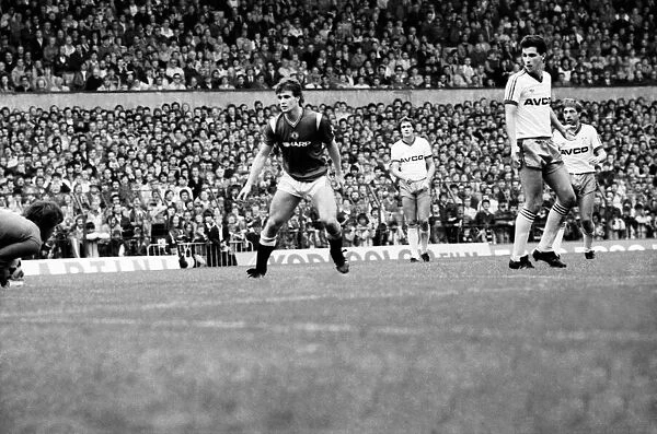 Manchester United 5 v. West Ham 1. October 1984 MF18-02-053