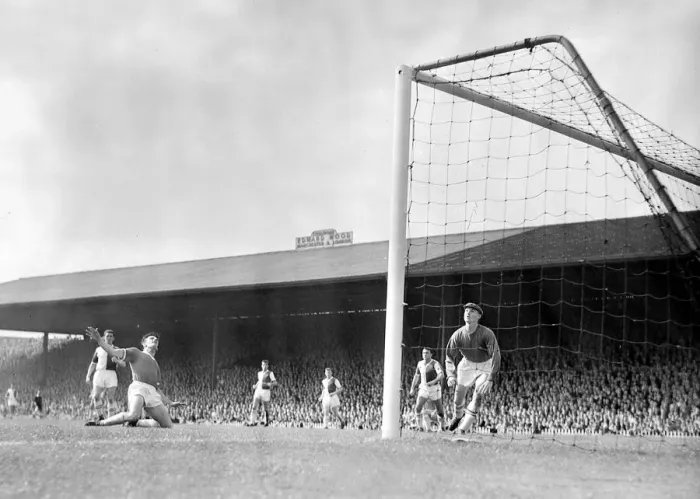Framed Print : Manchester United on the attack during the league match against Blackburn Rovers at Old Framed Print : Manchester United on the attack during the league match against Blackburn Rovers at Old