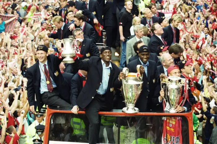 Framed Print : Manchester United celebrate winning the treble as the jubilant team make their way Framed Print : Manchester United celebrate winning the treble as the jubilant team make their way