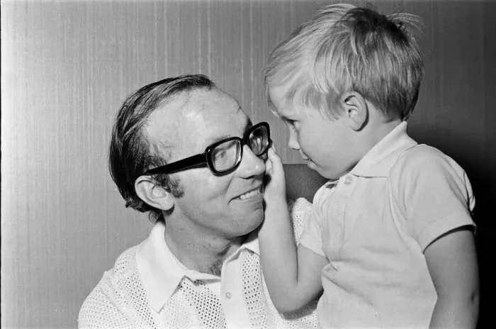 Framed Print : Manchester United and England international football star, Nobby Stiles Framed Print : Manchester United and England international football star, Nobby Stiles