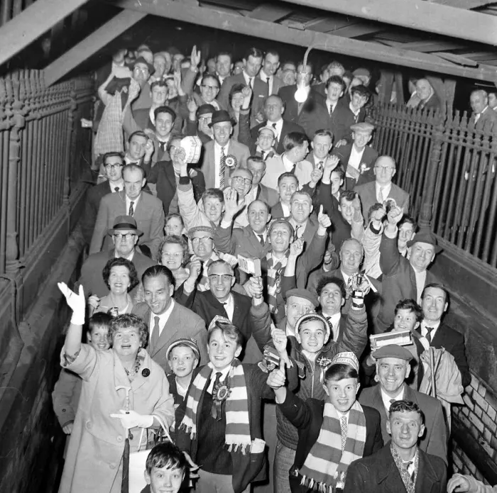 Framed Print : Manchester United fans return home from Wembley following their team