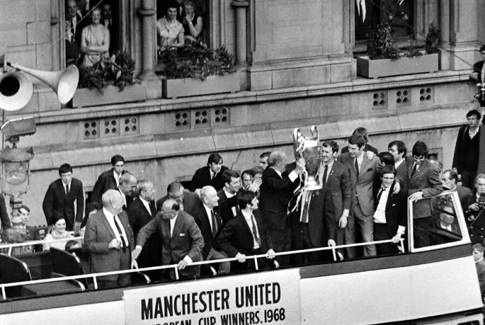 Framed Print : Manchester United Football Team return after winning the European Cup - Matt Busby holds