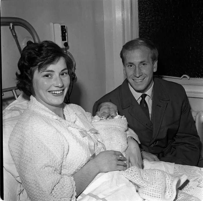 Framed Print : Manchester United footballer Bobby Charlton sits at his wife Framed Print : Manchester United footballer Bobby Charlton sits at his wife