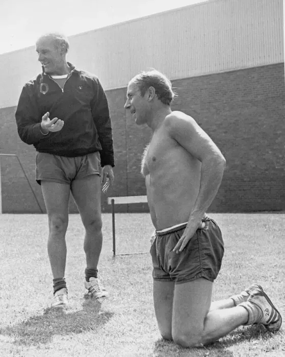Framed Print : Manchester United footballer Bobby Charlton takes a breather as he sits on his knees Framed Print : Manchester United footballer Bobby Charlton takes a breather as he sits on his knees