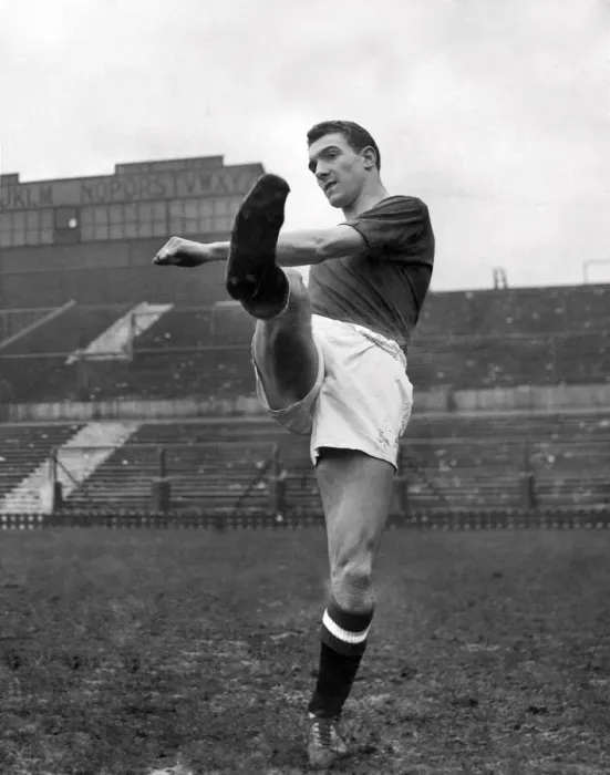 Framed Print : Manchester United footballer Bill Foulkes during a training session. March 1957