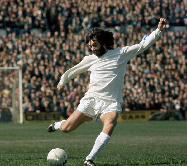 Manchester United footballer George Best in action April 1971