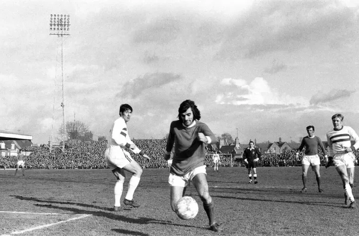 Framed Print : Manchester United footballer George Best in action during the FA Cup fifth round match Framed Print : Manchester United footballer George Best in action during the FA Cup fifth round match