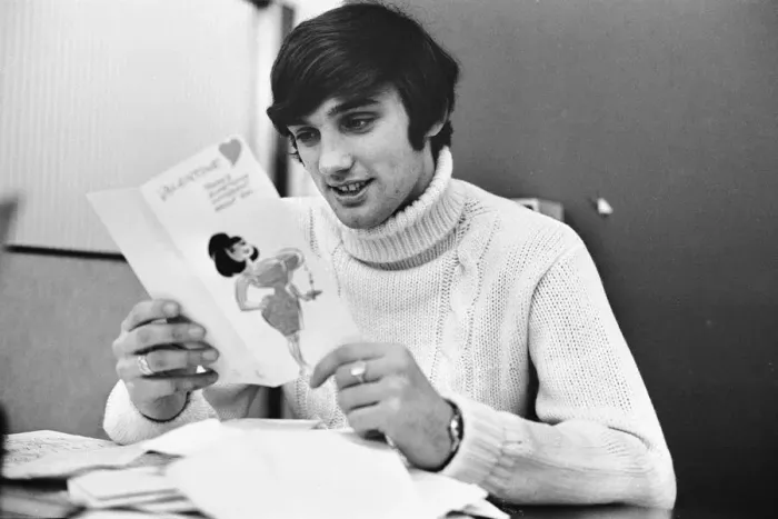 Framed Print : Manchester United footballer George Best reading his Valentines cards Framed Print : Manchester United footballer George Best reading his Valentines cards