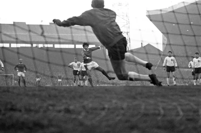 Framed Print : Manchester United footballer George Best scores his side Framed Print : Manchester United footballer George Best scores his side