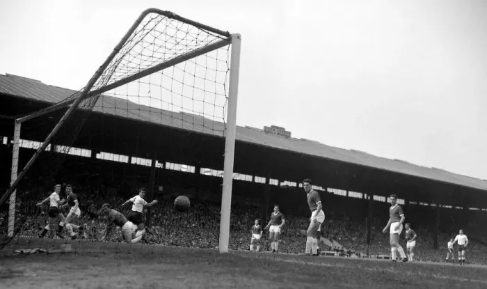 Framed Print : Manchester United goalkeeper Harry Gregg and defender Carolan watch a shot hit the back Framed Print : Manchester United goalkeeper Harry Gregg and defender Carolan watch a shot hit the back