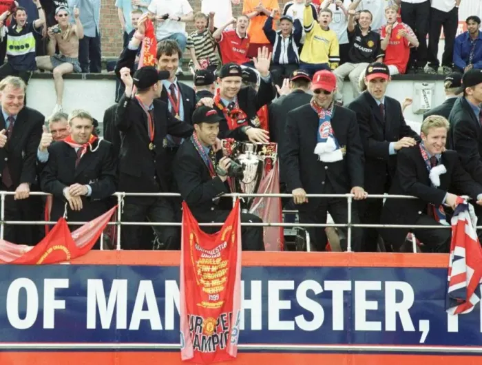 Framed Print : Manchester United Homecoming on open-top bus May 1999 is mobbed by fans Framed Print : Manchester United Homecoming on open-top bus May 1999 is mobbed by fans