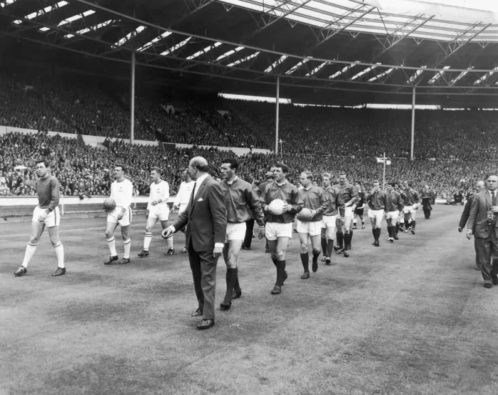 Framed Print : Manchester United and Leicester City walk out on to the pitch at Wembley at the start of Framed Print : Manchester United and Leicester City walk out on to the pitch at Wembley at the start of