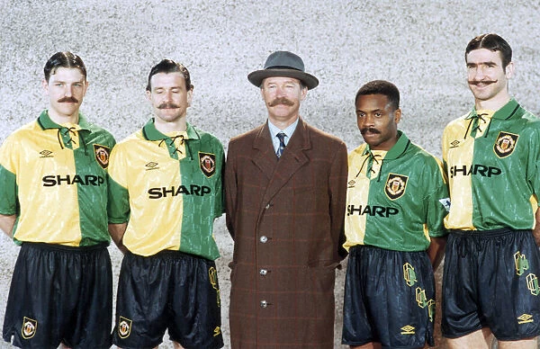 Manchester United manager Alex Ferguson with his players l-r: Lee Sharpe, Mark Hughes