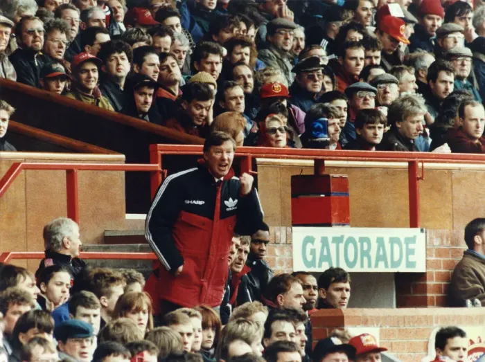 Framed Print : Manchester United manager Alex Ferguson shouts instructions to his team from the dugout Framed Print : Manchester United manager Alex Ferguson shouts instructions to his team from the dugout