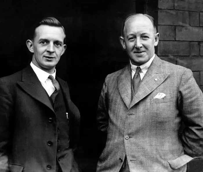 Framed Print : Manchester United manager Scott Duncan wih Mr Crickman November 1935