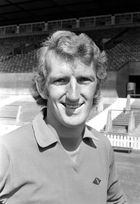 Framed Print : Manchester United player Alex Stepney at Old Trafford Circa 1971 Framed Print : Manchester United player Alex Stepney at Old Trafford Circa 1971