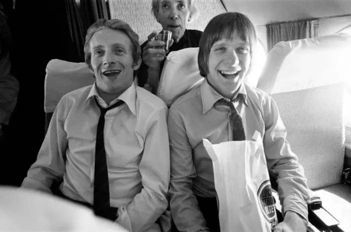 Framed Print : Manchester United players Denis Law and John Fitzpatrick returning from Milan April