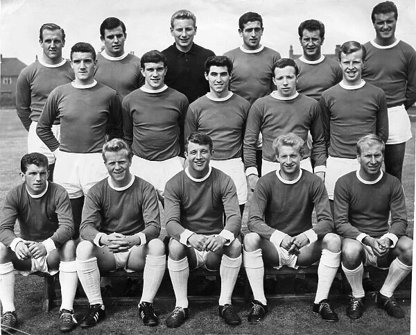 Manchester United pose for a team group during the 1962  /  1963 season Left to Right