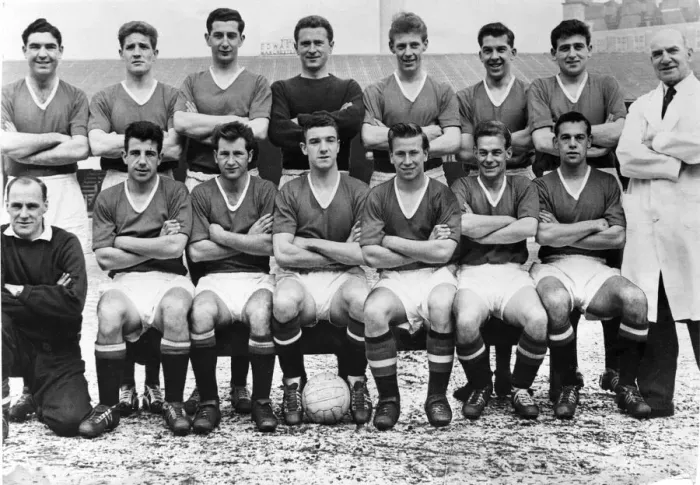 Framed Print : Manchester United pose for a team group in March 1958 Left to Right - Back Row - R