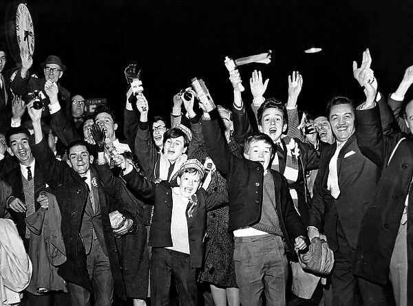 Manchester United return home after winning championship May 1963