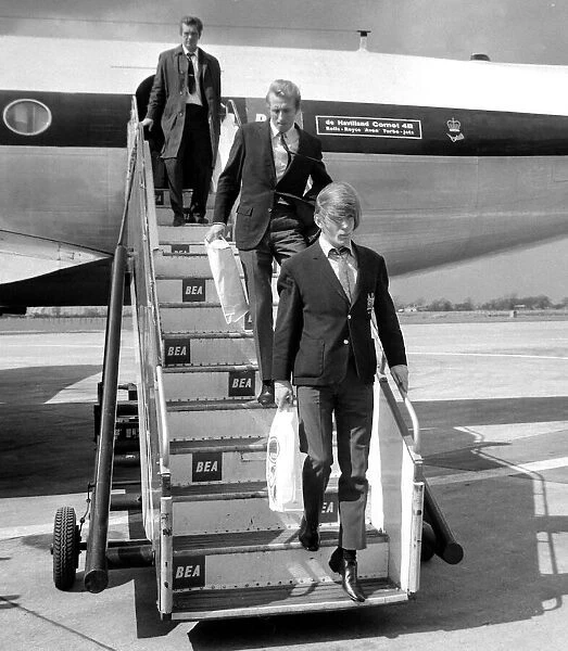 Manchester United team back from Milan-John Fitzpatrick and Denis Law leave the plane