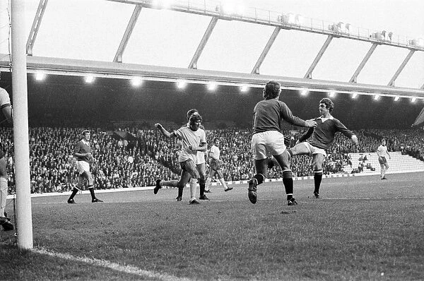 Manchester United v Arsenal, League Division One, final score 3 - 1 to Manchester United
