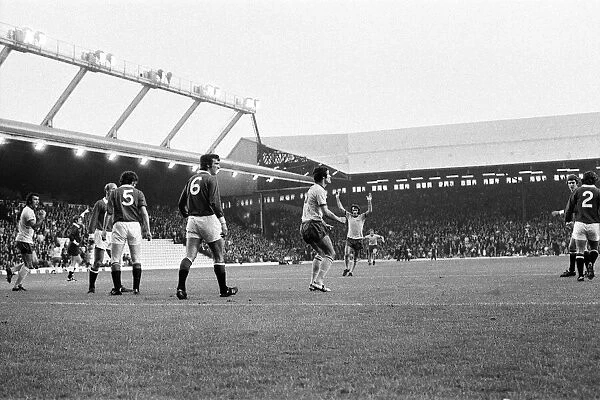 Manchester United v Arsenal, League Division One, final score 3 - 1 to Manchester United