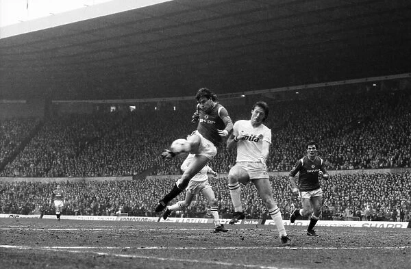 Manchester United v. Aston Villa. March 1985 MF20-12-039 The final score was a