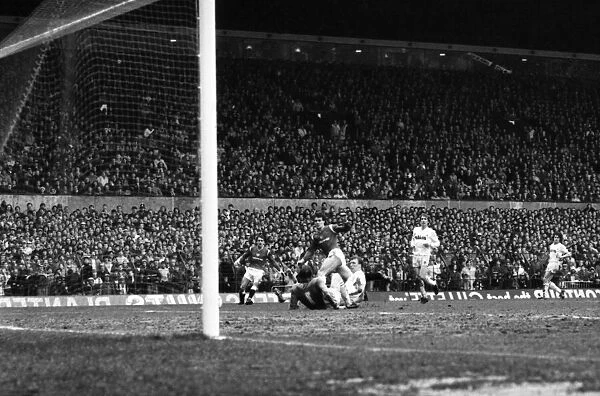 Manchester United v. Aston Villa. March 1985 MF20-12-024 The final score was a