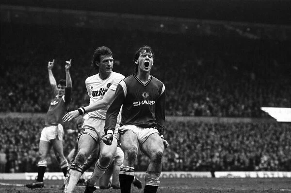 Manchester United v. Aston Villa. March 1985 MF20-12-059 The final score was a